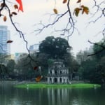 suy-nghi-ve-hien-tuong-vut-rac-xuong-ho-guom-cua-cac-ban-tre-ha-noi-hien-nay