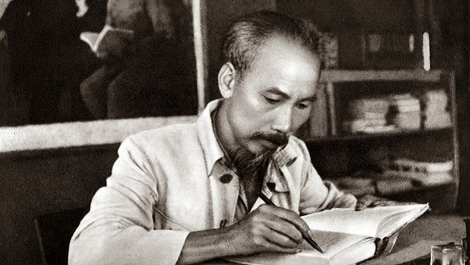 lam-sang-to-long-yeu-nuoc-thuong-dan-lo-cho-van-menh-dan-toc-trong-tho-van-ho-chi-minh