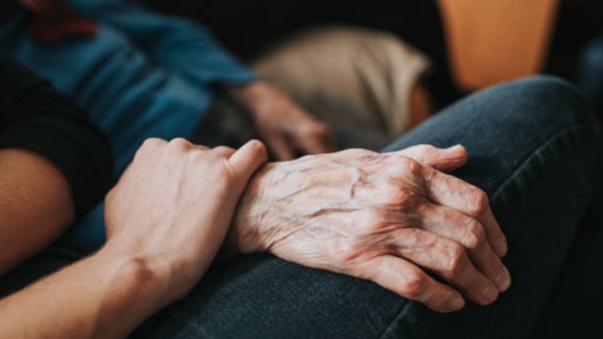 Đọc hiểu văn bản ĐÔI BÀN TAY MẸ (Trương Trọng Nghĩa) | Lớp 9 3 doc-hieu-van-ban-doi-ban-tay-me-lop-9