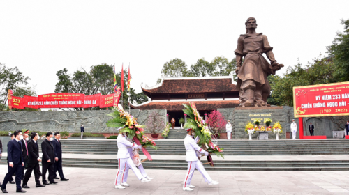 suy-nghi-ve-viec-tuong-nho-vi-nhan-trong-doi-song-dan-toc-hom-nay